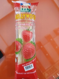 Hollywood - Double Cream Roll Strawberry (60g)